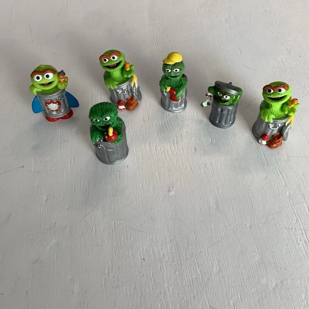 Lot Of Tyco Vintage Sesame Street Figures Oscar Christmas Stocking, Apppe Figure